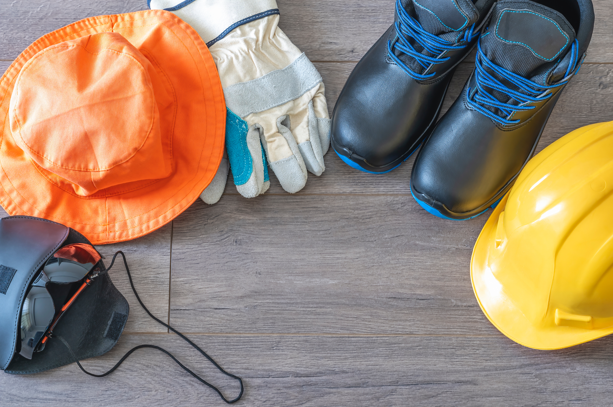Pri delu so pomembna zaščitna oblačila za preprečevanje pred poškodbami na delu